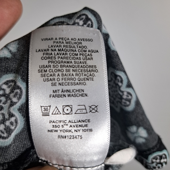 Jones New York Geometric Sheer Button Up - Picture 5 of 5